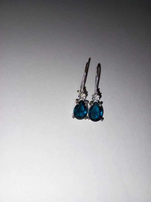 Srebrne kolczyki z kryształem