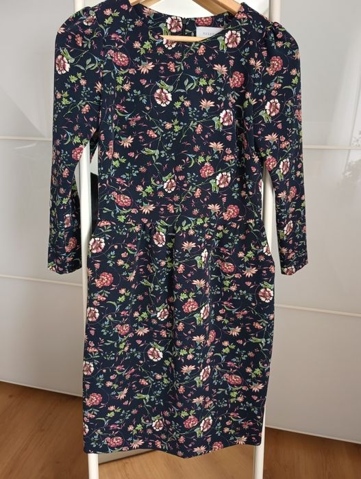 Sukienka w kwiaty Reserved