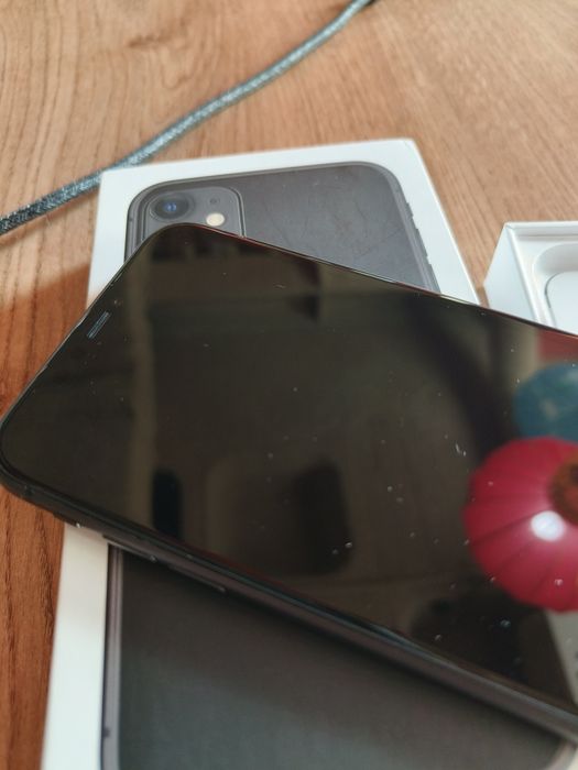 iPhone 11 black 64Gb