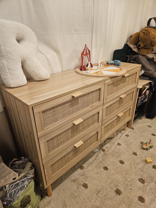 Cómoda madeira pinho e rattan