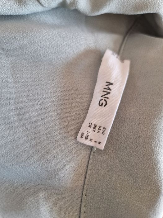 Elegancka kopertowa sukienka podkreślająca talię Mango roz. M