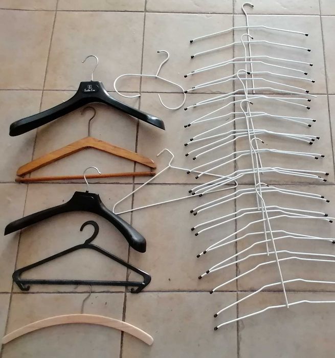 Cabides metálicos , quintuplos e outros, lote por 5€