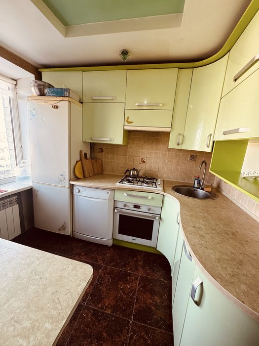 Продам трьох кімнатну з ремонтом у м.Новий Розділ.