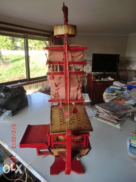 vendo barco construido  com madeira e fosforos