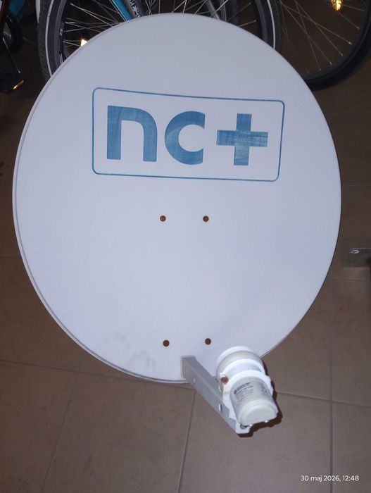 Antena satelitarna z podwójną konwekta