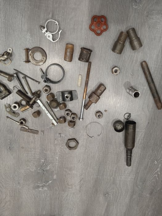 Інструменти ,болти шурупи