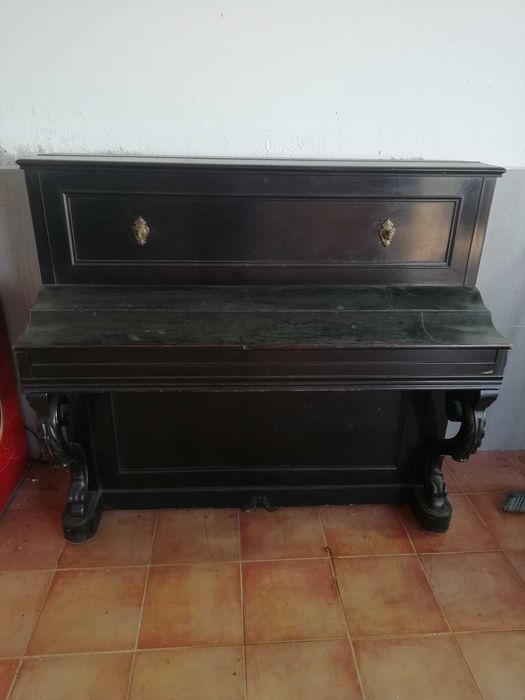 Piano antigo barato para desocupar espaço
