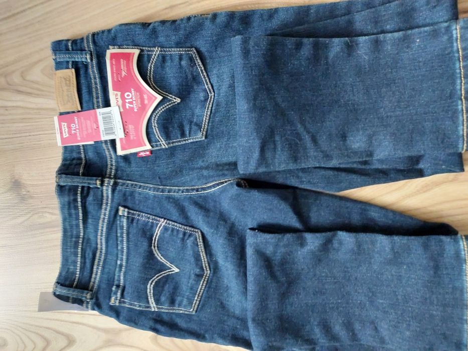 Nowe spodnie damskie Levis 710 super skinny 176 cm