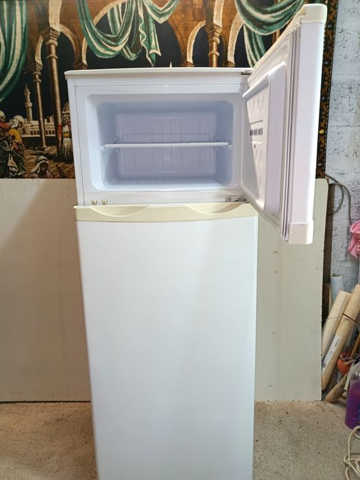 Frigorífico Whirlpool em ótimo estado de conservação e a funcionar per