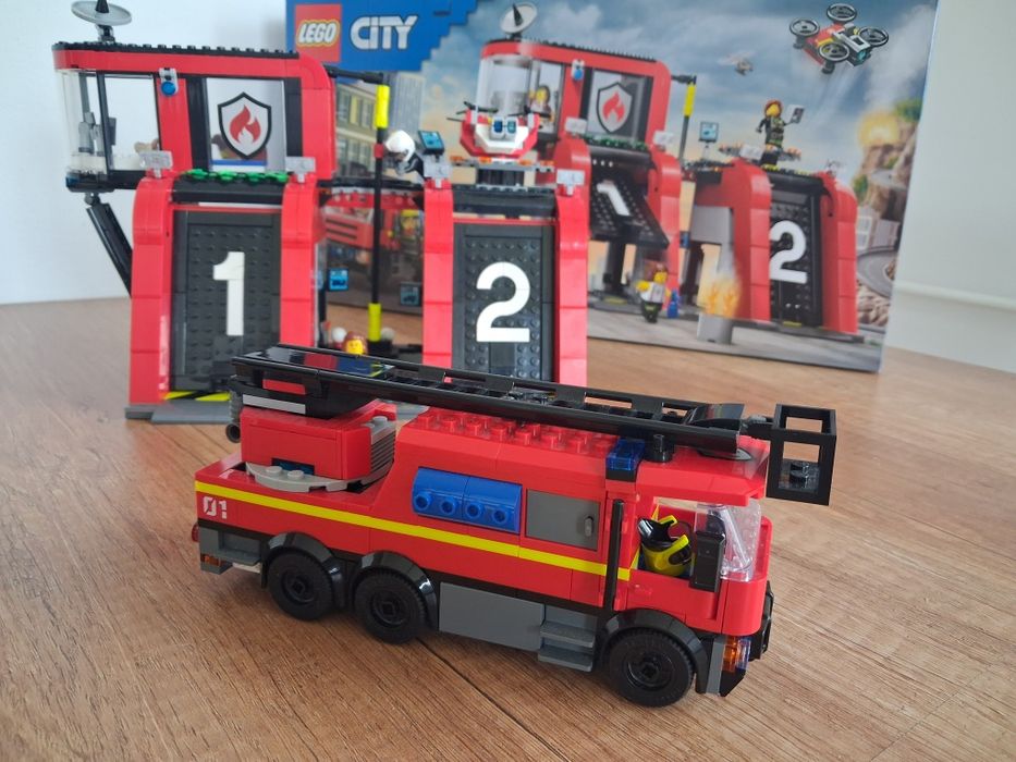 Lego City remiza strażacka z wozem i dronem, stan Bardzo Dobry