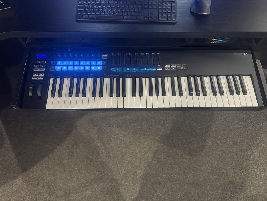 Міді клавіатура Novation Launchkey 61  mk3