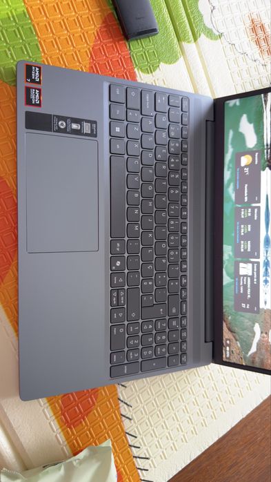 Portatil Lenovo modelo Idea Pad Slim 15ARP10
