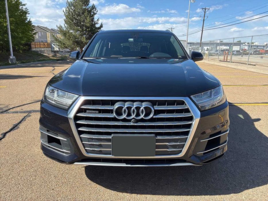 AUDI Q7      2017