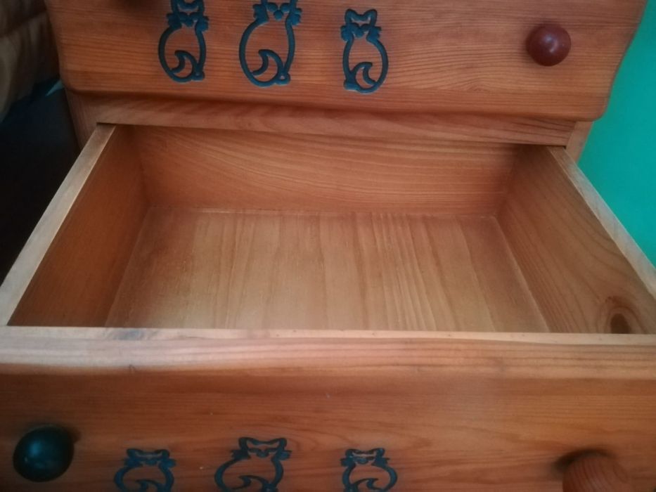 Cama corpo e meio mais mesa de cabeceira em madeira maciça..