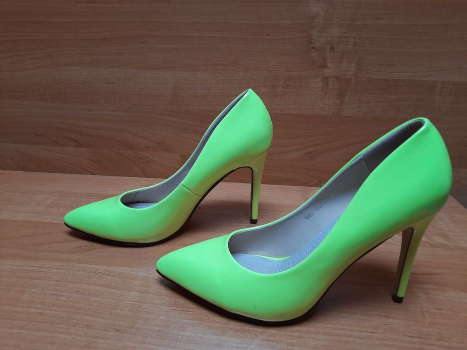 Szpilki żółte neonowe 38 w szpic