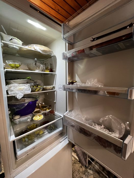 Холодильник BOSCH з нижньою морозильною камерою