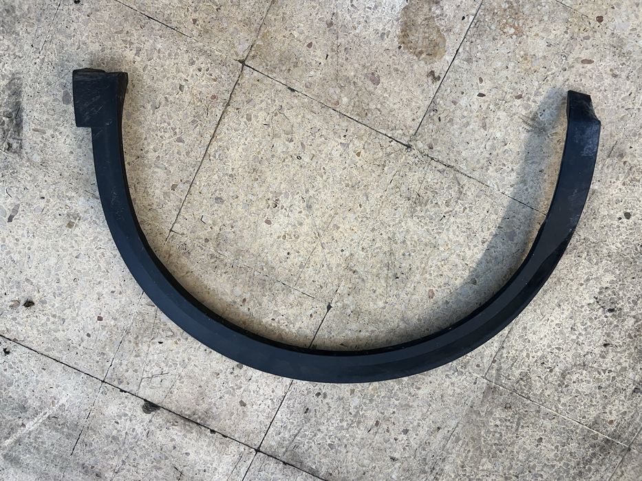 Aba do guarda-lamas dianteiro direito para Peugeot 2008.