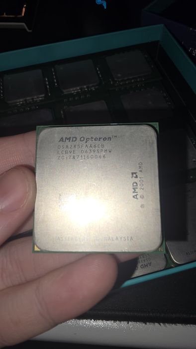 Processadores Intel e AMD Opteron