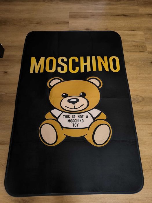Tapete Moschino Novo