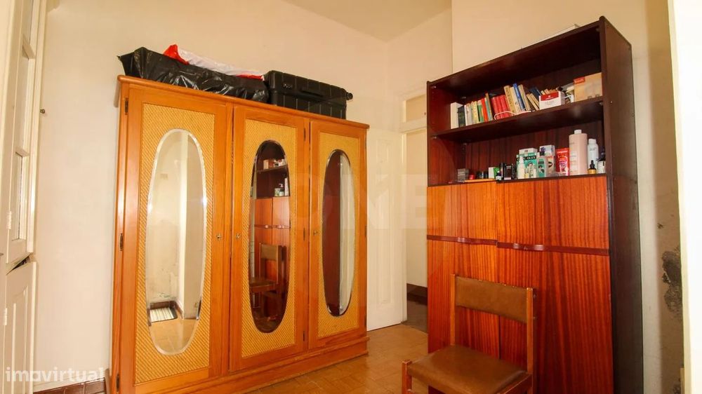 Prédio para Comércio e Habitação no Centro de Machico