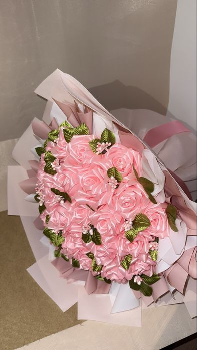 Букет троянд із атласної стрічки