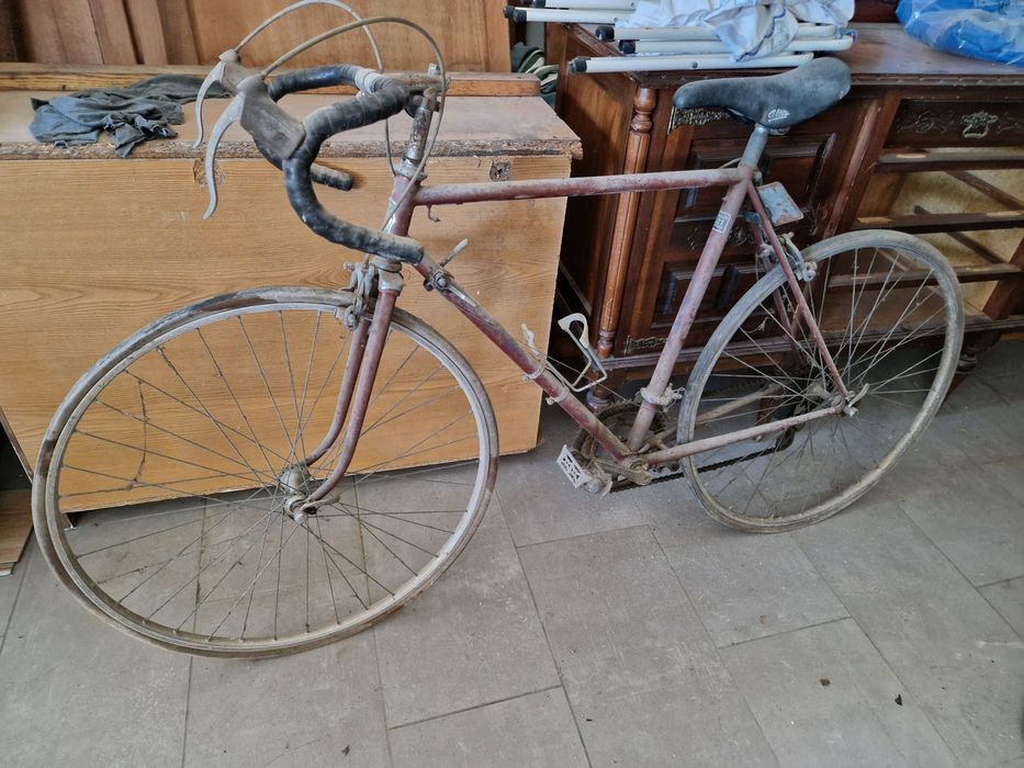 Bicicleta antiga para restauro