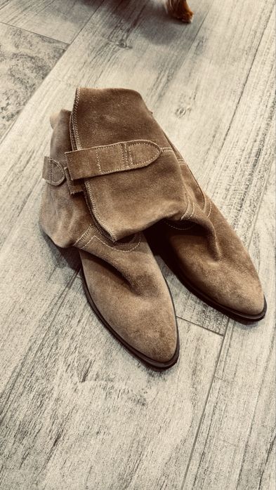 Замшевые натуральные бежевые казаки ковбойки