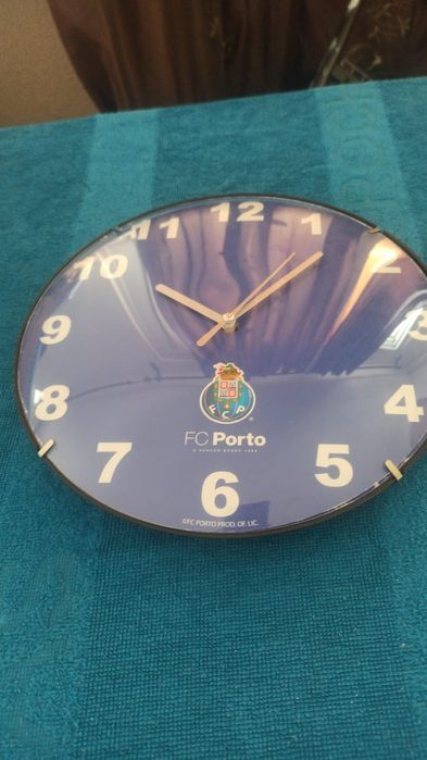 Relógio de parede do Porto e do Sporting