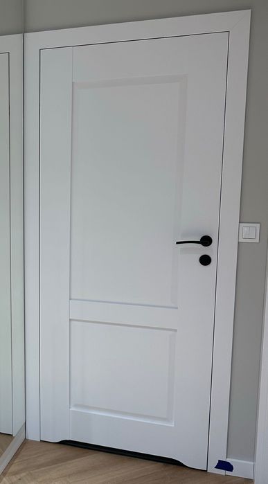 Drzwi wew bezprzylgowe DRE BERGE 7 białe + ościeżnica 75-95mm, Prawe