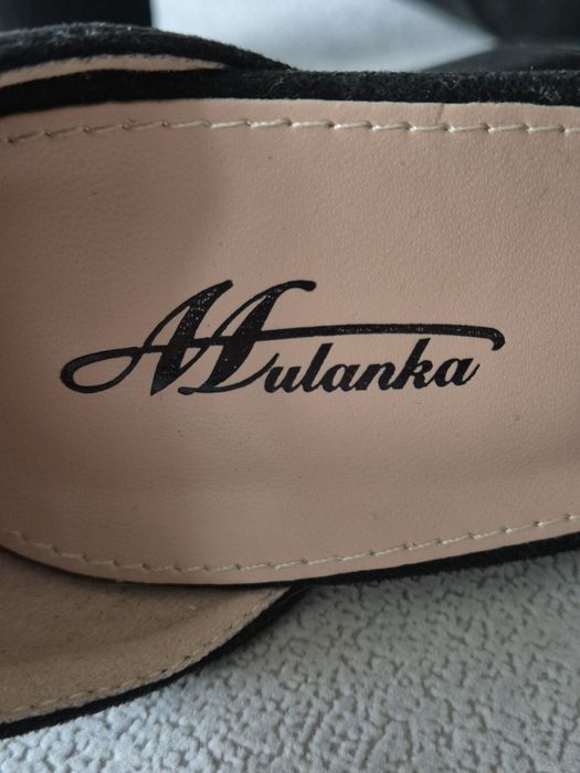 Czarne sandały na wysokim obcasie