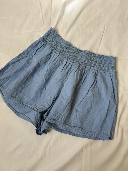 Niebieskie spodenki na gumce idealne na wakacje  Wymiary na zdjęciach  Marka calzedonia rozmiar XS