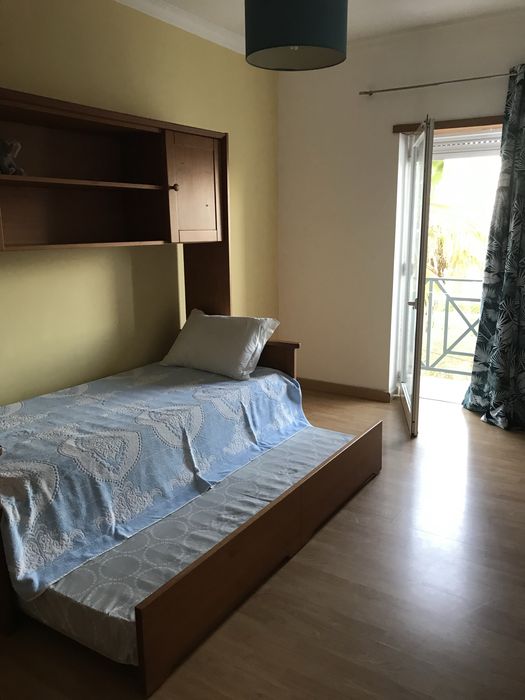 Cama dupla de madeira