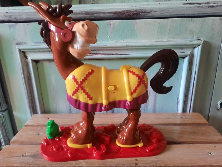 Віслюк, що брикається Hasbro