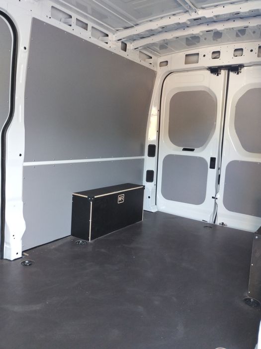 Zabudowa , podłoga MAXUS Deliver 9 L3H2