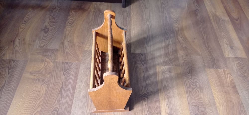 Stojak na gazety książki