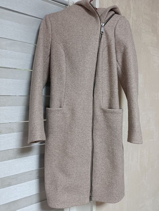 Жіноче пальто світло бежеве