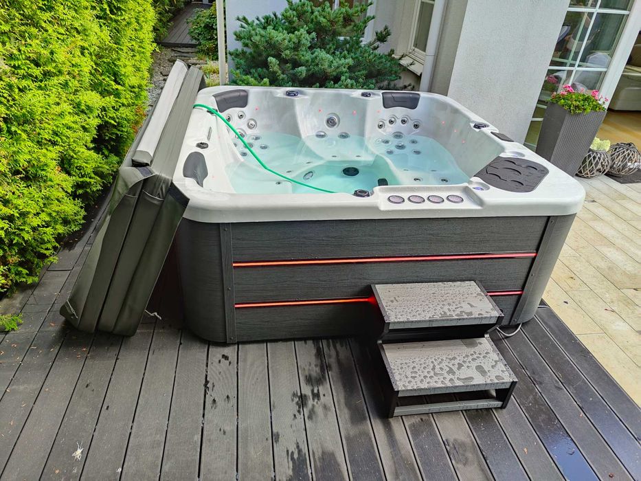 Jacuzzi ogrodowe całoroczne , wifi , bluetooth , 63 dysze , raty 0%