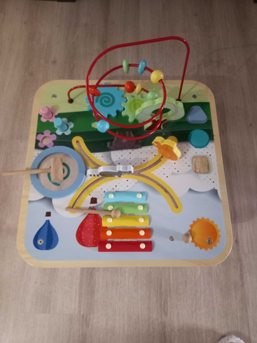 Brinquedos bebé  - carro e mesa se atividades, andarilho de madeira