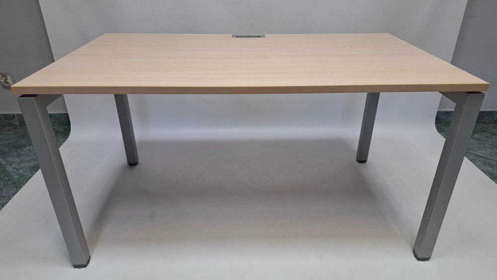 Biurko proste Euronova 140x80 orzech rockford jasny - duża ilość