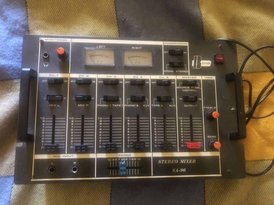 Mesa de mistura Better, modelo Stereo Mixer SA-90, excelente estado