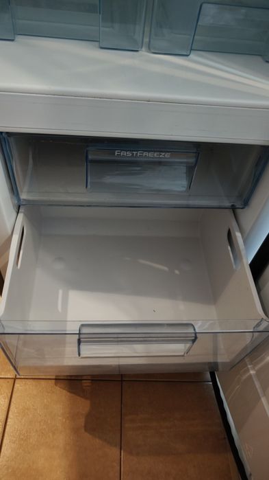 Lodówka chłodziarko-zamrażarka Electrolux ERB34233X