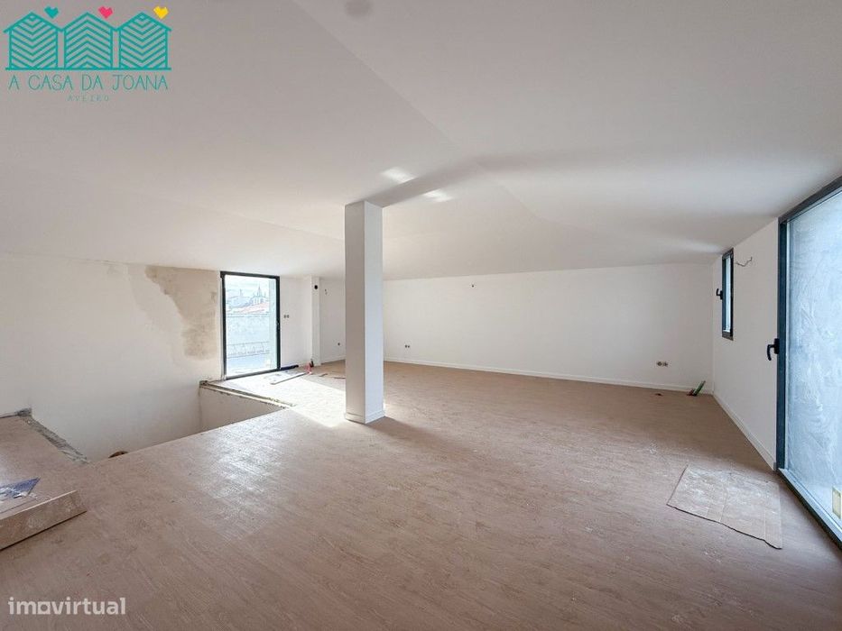Apartamento T3 com Lugares de Garagem em Esgueira