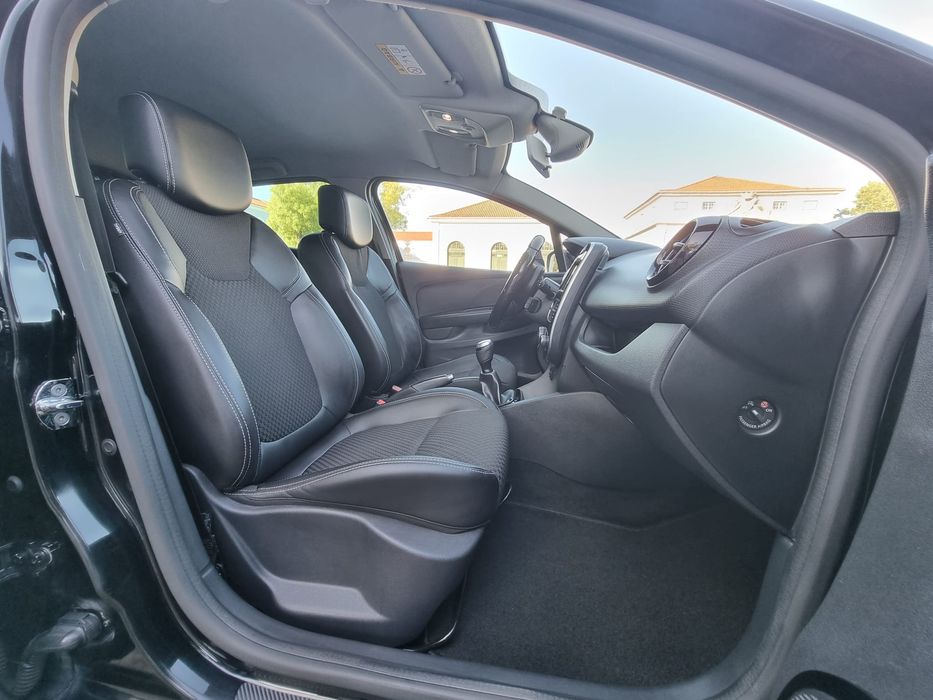 Renault Clio — fotografia 12