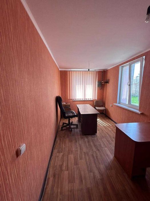 Продаж приміщення (офісного) в центрі смт Летичів. Хмельницький район, Хмельницька область