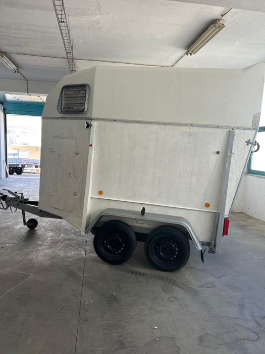 Atrelado para 2 cavalos