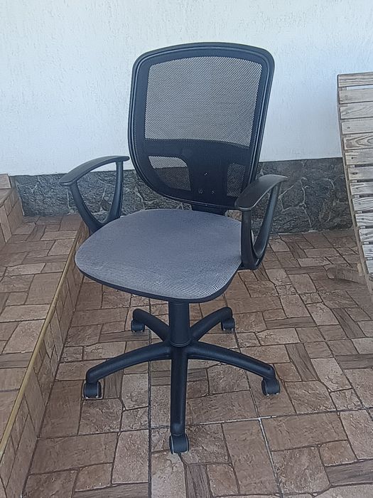 Комп'ютерне крісло