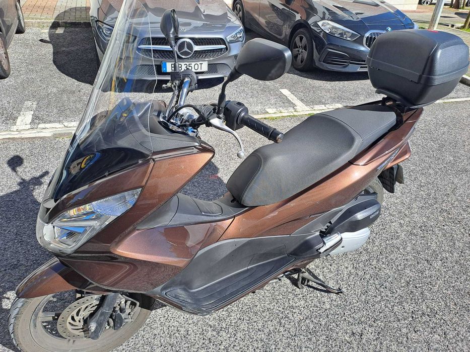 Honda PCX 125 com 38.000 km e excelente estado