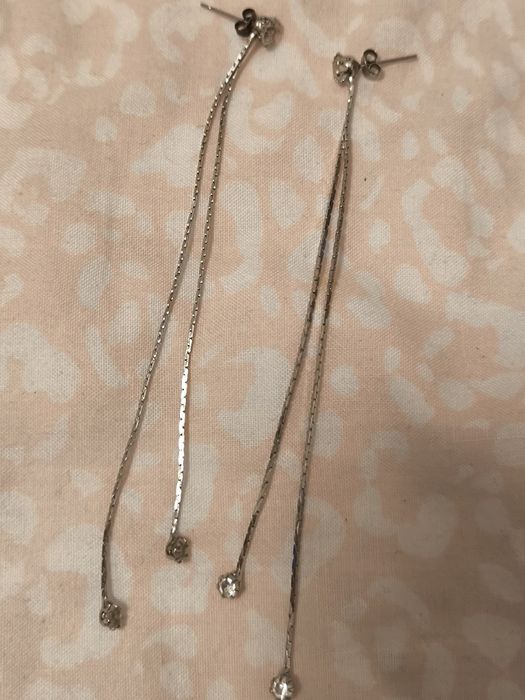 Długie wiszące kolczyki z kryształkami