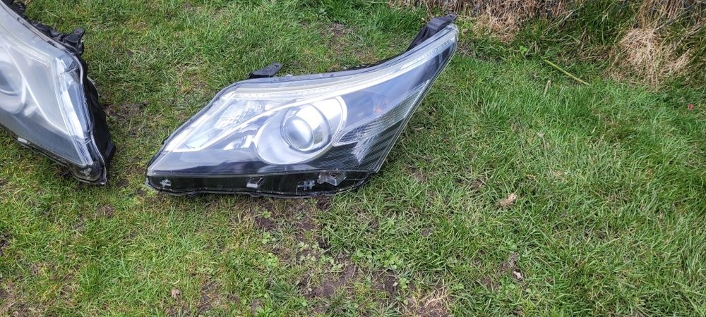 Lampa przód prawa lewa avensis t27 polift