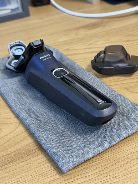 Електробритва Philips Series 5000 SkinIQ